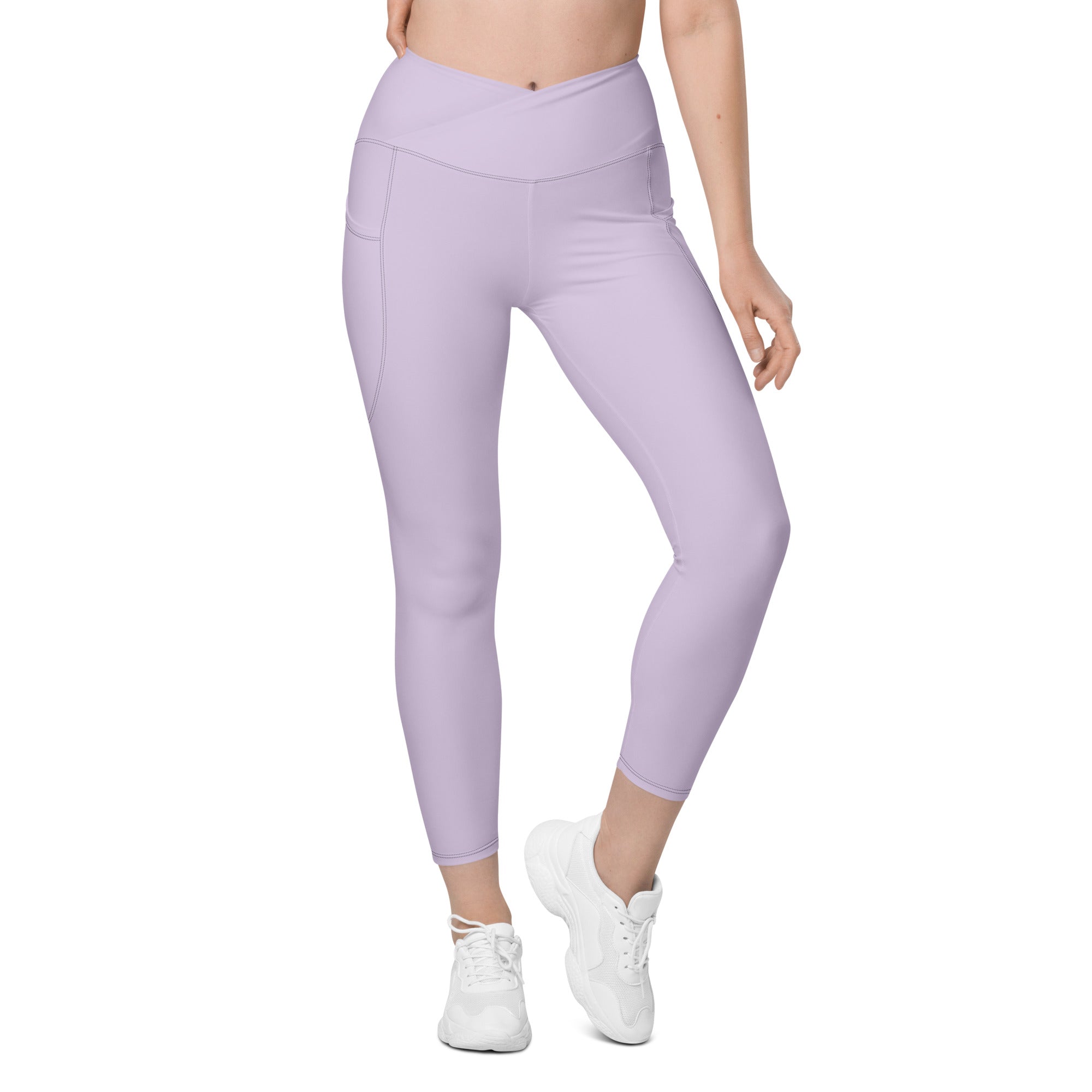 a women bearing legging with side pocket and white background 