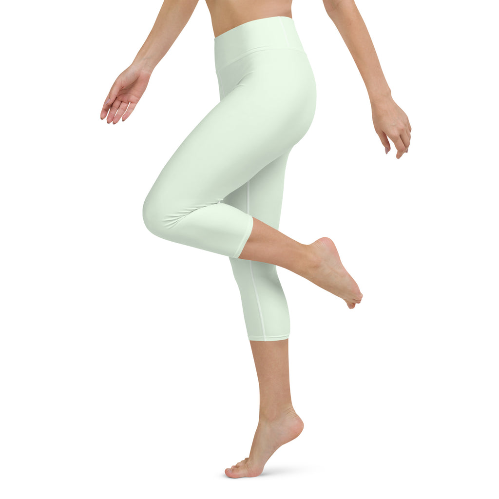 a women model standing and wearing yoga capri legging.