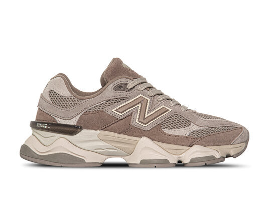 Brown sneaker New Balance 9060