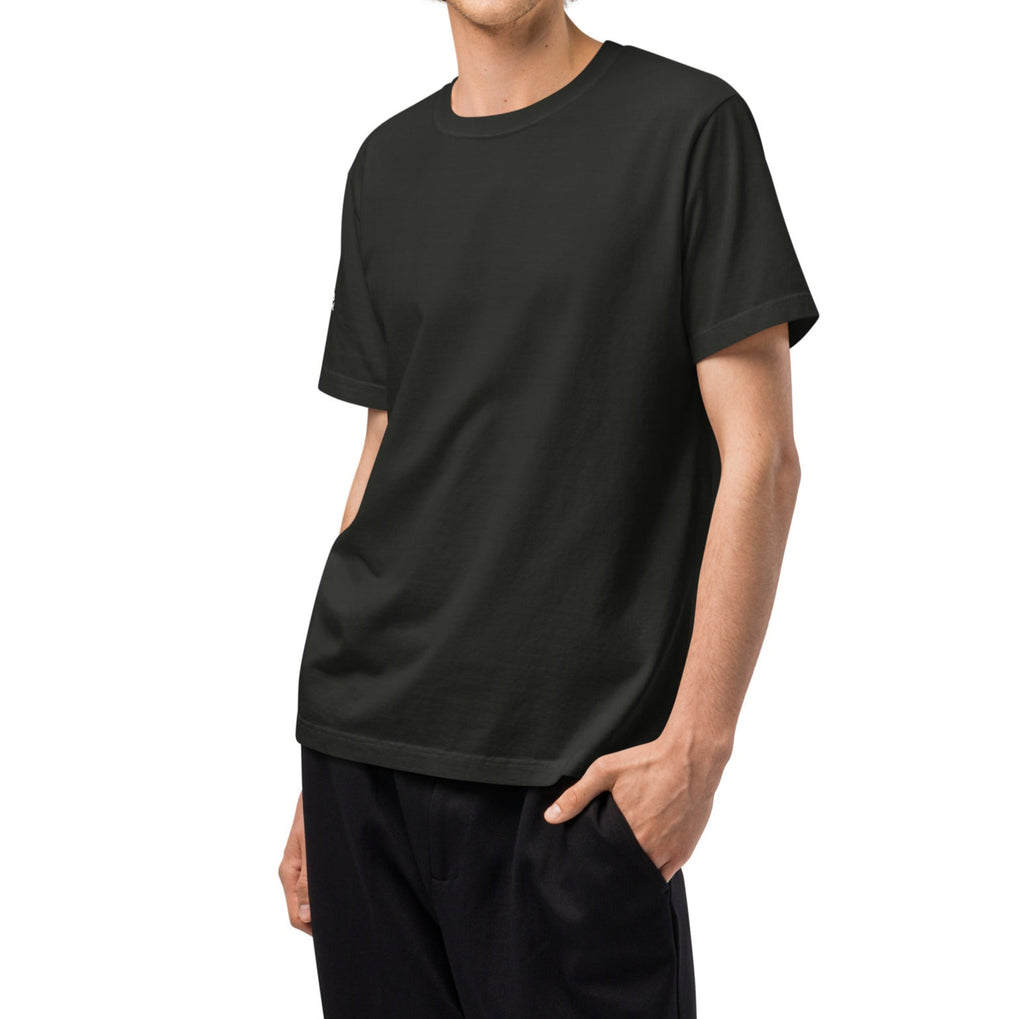 Men wearing a black plain oversized t-shirt with a baggy pant.